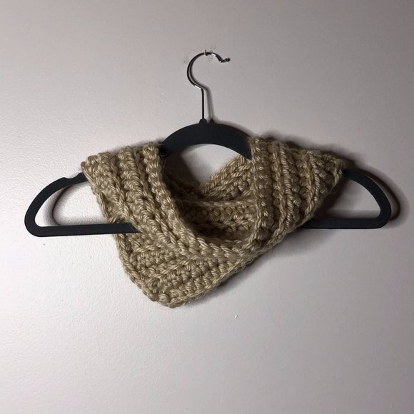 Handmade Crochet Chunky Knit Neck Warmer Scarf - Picture 2 of 2